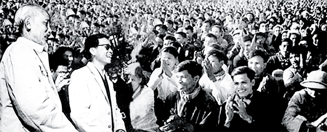 Chủ tịch Hồ Chí Minh nói chuyện với cán bộ và các tầng lớp nhân dân tỉnh Thanh Hóa năm 1961. Ảnh: TL