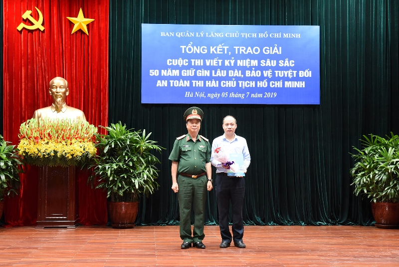 trao giai cuoc thi viet 1