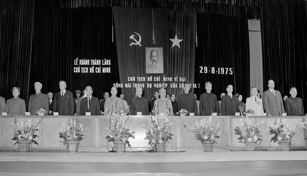 Lăng Chủ tịch Hồ Chí Minh: Bạn đã từng thấy di tích lịch sử vô cùng ấn tượng - Lăng Chủ tịch Hồ Chí Minh chưa? Hãy đến tham quan để khám phá những câu chuyện thú vị về người cha đẻ của dân tộc Việt Nam và cùng tôn kính vị lãnh tụ vĩ đại này.