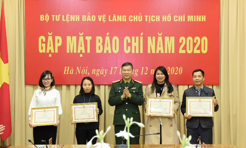 gap mat bao chi 2020 4