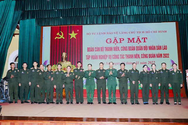 gap mat can bo lao 6