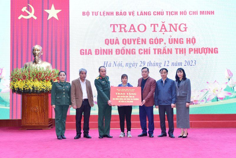 trao qua gia dinh kho khan