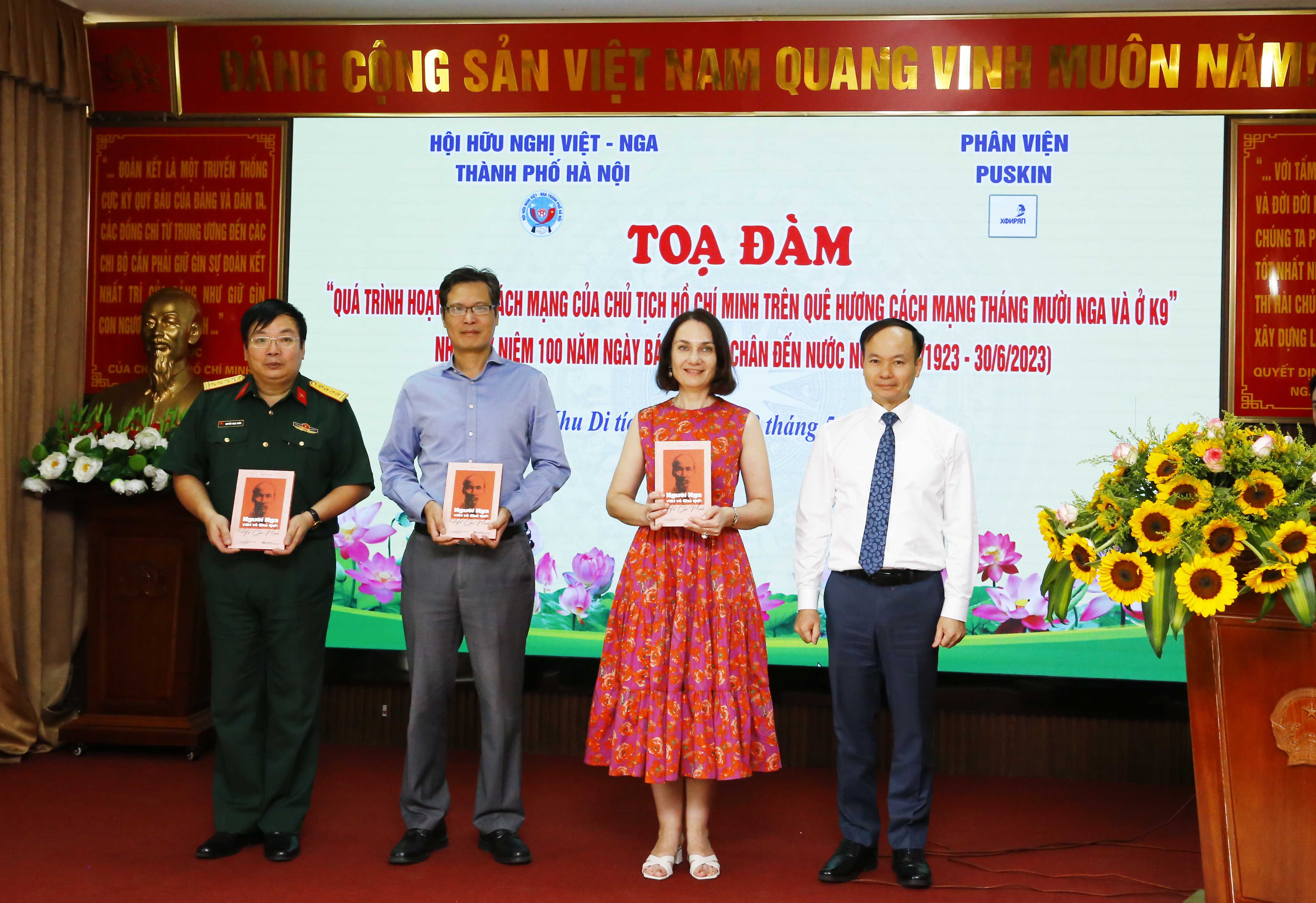 doan viet nga tang sach