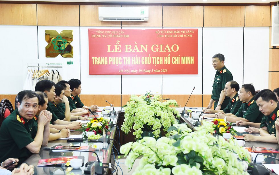 ban giao trang phuc 3