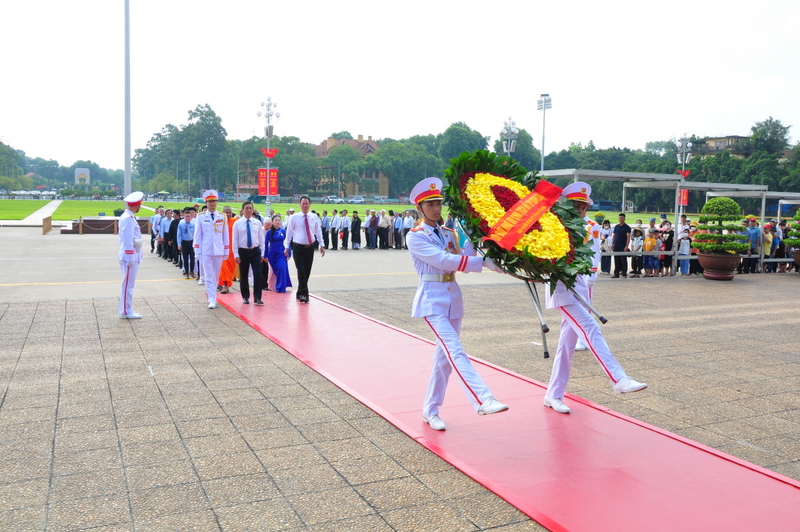 ho chi minh vao lang 2