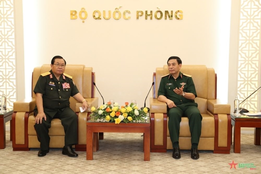 doi ngoai quoc phong