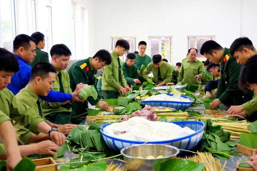 275 tet goi banh chung