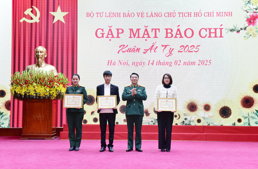 gap mat bao chi 2025 4