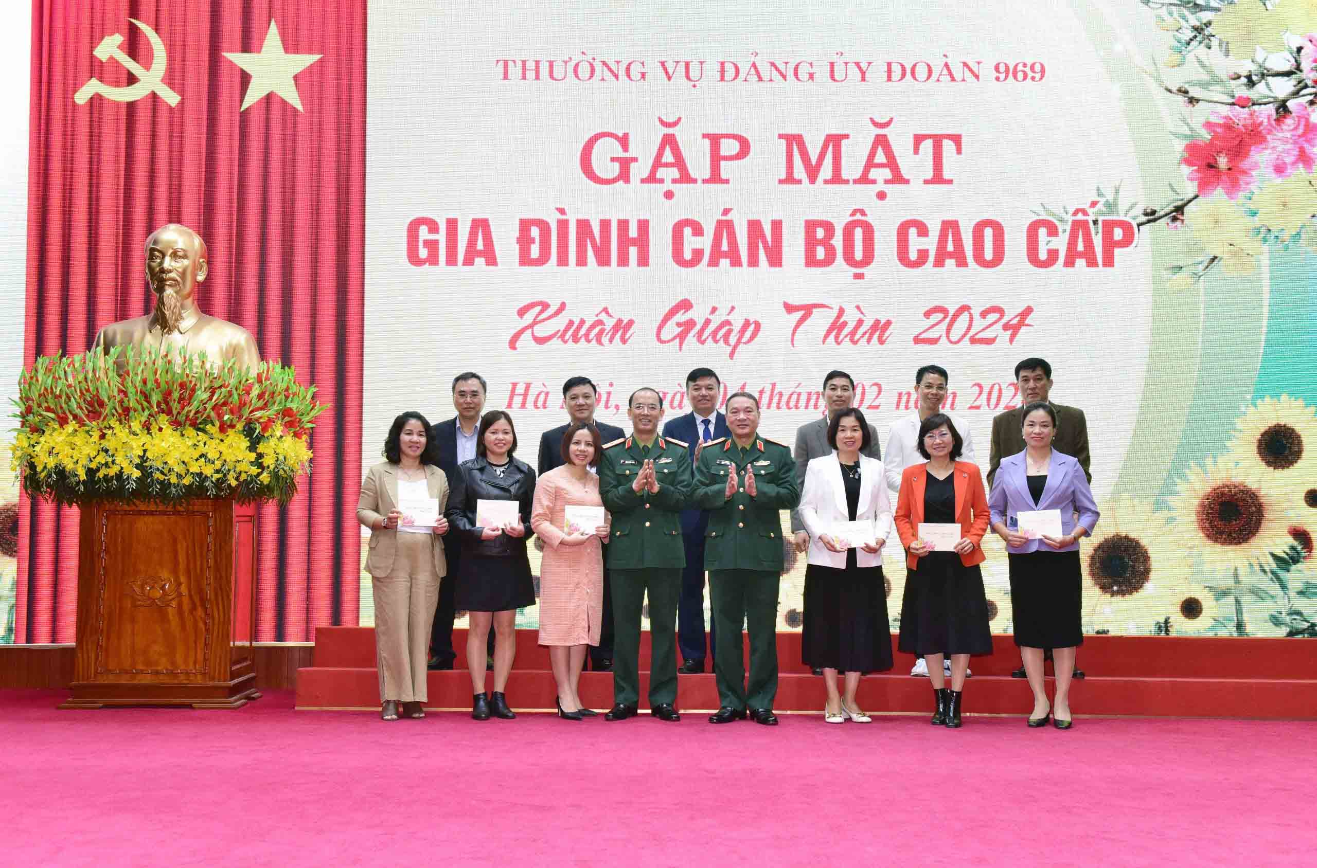 gia dinh can bo tt 5