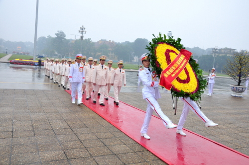 doan-nha-nuoc-tet-2015-4