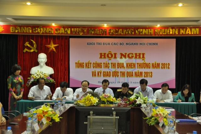 thi-dua-noi-chinh2