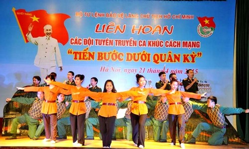 lien-hoan-cac-ca-khuc-cach-mang-bqllang-gov-vn-3