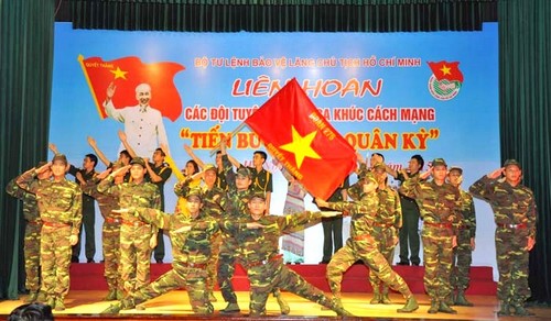 lien-hoan-cac-ca-khuc-cach-mang-bqllang-gov-vn-5