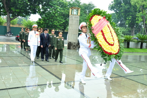 bo-truong-bo-quoc-phong-lao