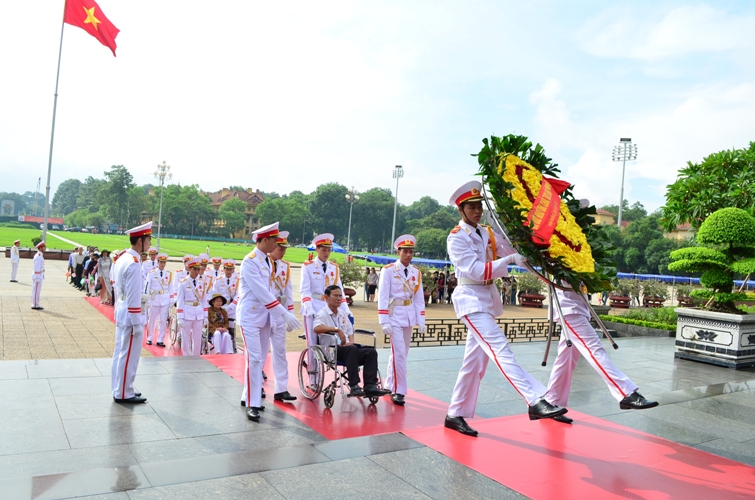 nguoi-co-cong-vinh-long-â