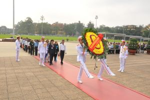 Đoàn Người có công với cách mạng tỉnh Tiền Giang vào Lăng  viếng Chủ tịch Hồ Chí Minh