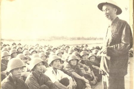 Tư tưởng “người trước, súng sau” trong hoạt động quân sự của Hồ Chí Minh