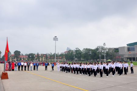 Chi đoàn Trường THCS Yên Hòa tổ chức Lễ kết nạp đoàn viên 