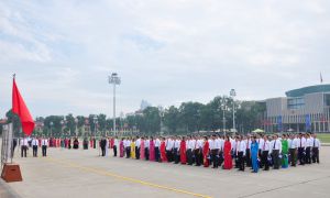 Đoàn đại biểu thành phố Móng Cái, tỉnh Quảng Ninh báo công dâng Bác