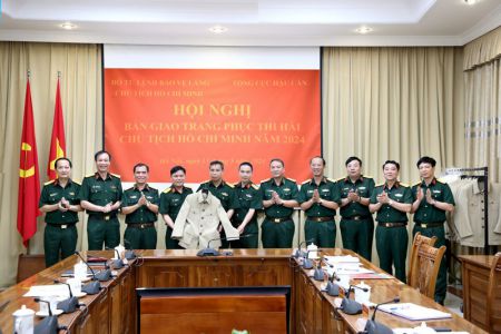 Hội nghị bàn giao trang phục thi hài Chủ tịch Hồ Chí Minh năm 2024