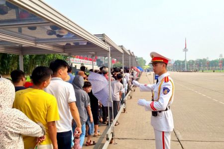 Trung đoàn 375 tập trung lực lượng bảo vệ các hoạt động và phục vụ Lễ viếng Chủ tịch Hồ Chí Minh dịp Lễ 30/4, 01/5/2024