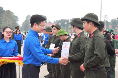 Đoàn Thanh niên Cộng sản Hồ Chí Minh quận Cầu giấy báo công dâng Bác 