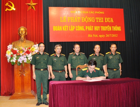 Phat dong thi dua phong